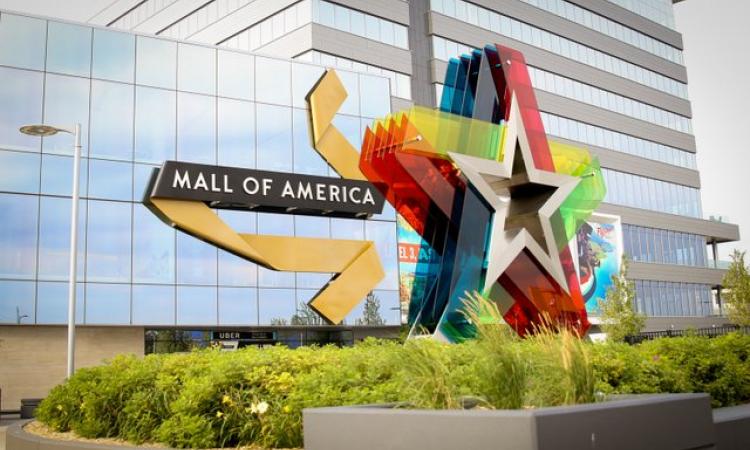 Mall of America image "Star&Ribbon MOA-2852.jpg" courtesy of https://platform.crowdriff.com/m/bloomingtonmn